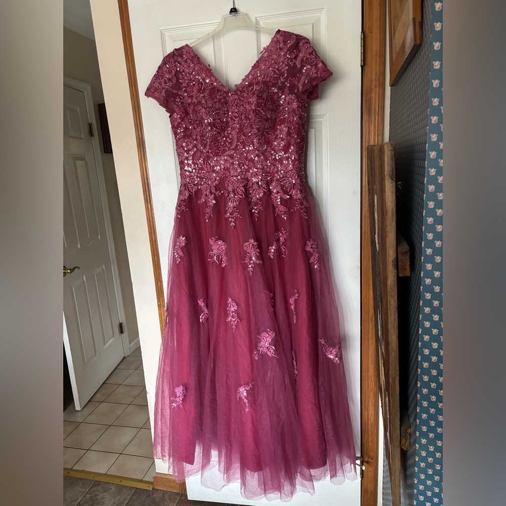 Elegant Pink Floral Lace Dress